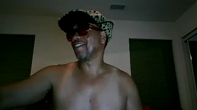 pimpdaddy4ever - Pimpdaddy4ever's free webcam - UK Sex Cams