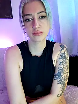 Webcam Model (Gina-Lumara)  is live.Free join now!