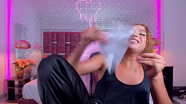 kylievictoria (T young) - Oil my chest + cock stroke + show precum