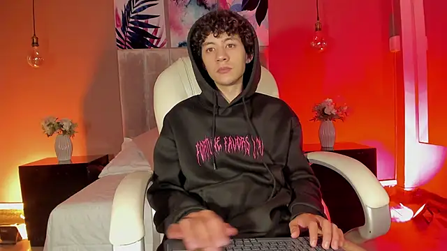 helios_obscuro (M young) - Play my bigcock in cam