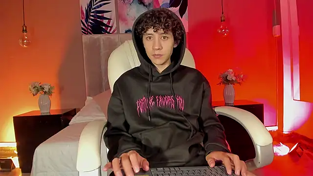 helios_obscuro (M young) - Play my bigcock in cam