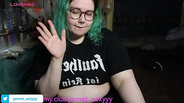 jannetpie (Ask my age) - Inipples close up