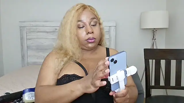 Carmen_Cream Live Webcam on Stripchat