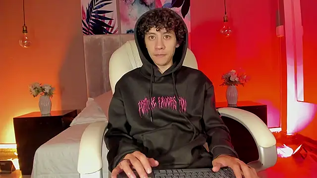 helios_obscuro (M young) - Play my bigcock in cam