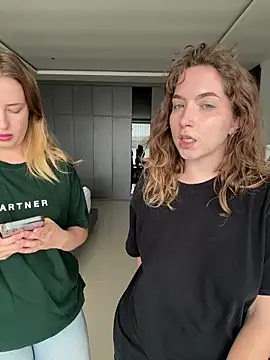 nura_n_sarah - Nura_n_Sarah's free webcam - UK Sex Cams