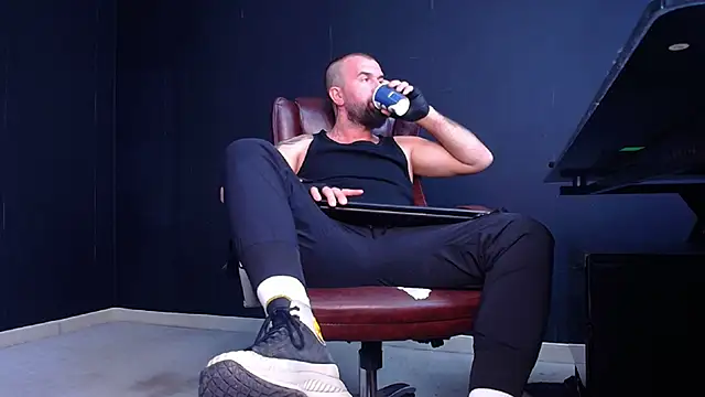 jackethann (M young) - Obey  to distroy you!!