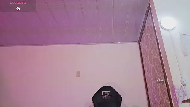 laylafoxy_tay - Laylafoxy_tay's free webcam - UK Sex Cams