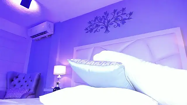 Live cam of LillyWillss from  | Watch me live!