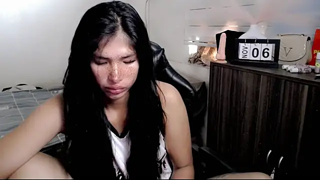 yanaleciousxx - Yanaleciousxx's free webcam - UK Sex Cams