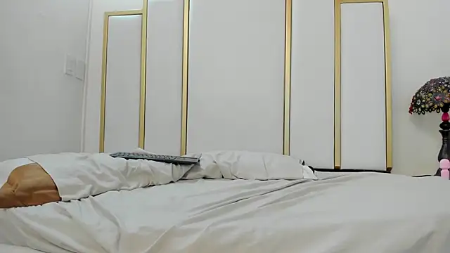  Annylittle_ chat room