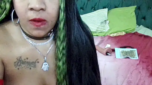 YasmineMinaj's Stripchat show and profile