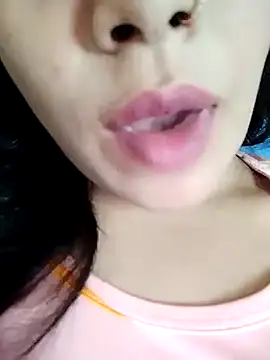 Webcam Model (Anki-doll)  is live.Free join now!