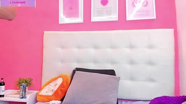 Macarena_05 live cam screenshot tranny on TokenKeno — Tip, Play & Watch Live Cams