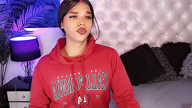 Keira_Fox31 live cam screenshot tranny on TokenKeno — Tip, Play & Watch Live Cams