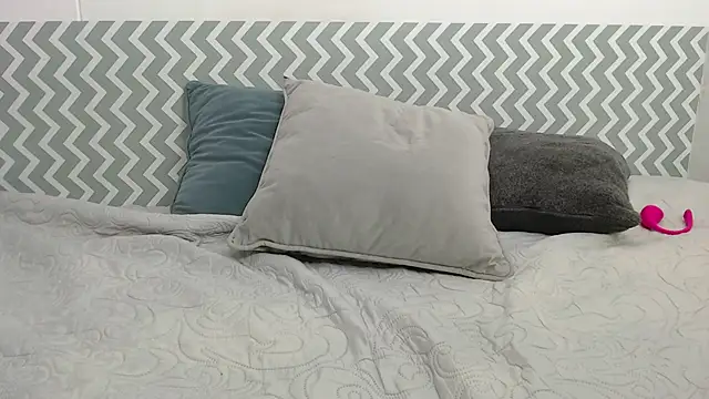 EmilyCoy_ live cam screenshot female on Home.Pink — Cozy Live Cams & Chat