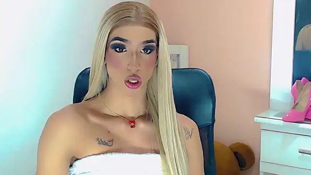 Live webcam thumbnail of briana_sex32 from ve. Watch my show!