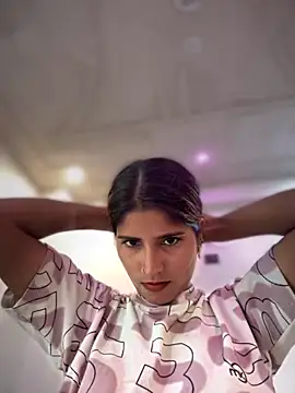 4U143 Live Webcam on Stripchat