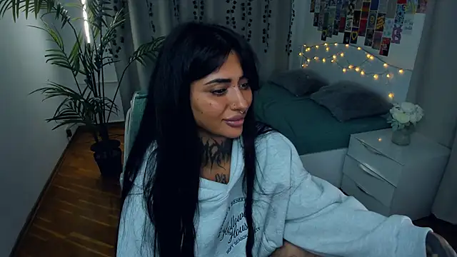  CharimgSabrina chat room