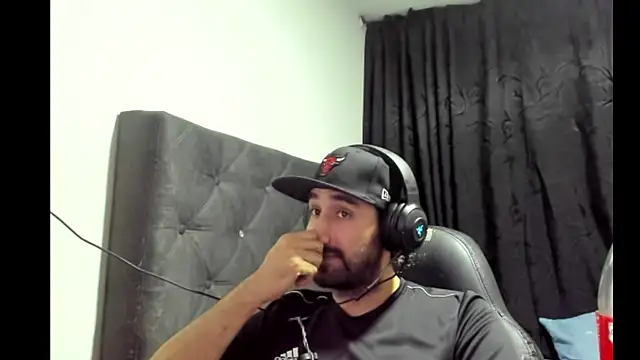 coolfriki - Coolfriki's free webcam - UK Sex Cams