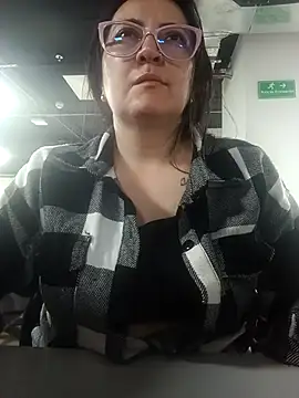 Webcam Model (Monserratizzy)  is live.Free join now!