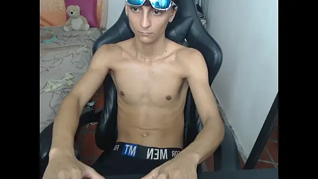 alejandro_cutee - Alejandro_Cutee's free webcam - UK Sex Cams