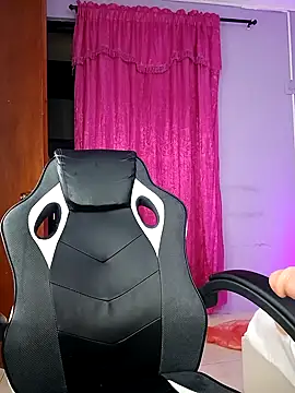 LunaaRosse from StripChat is Freechat