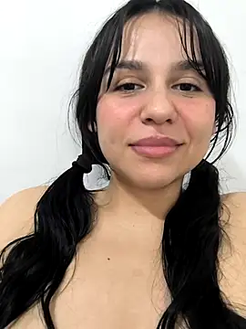 Webcam Model (Daniela-rosee)  is live.Free join now!