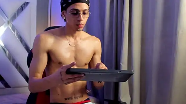 nicolai_drake (M twink) - cun in my chest and mouth