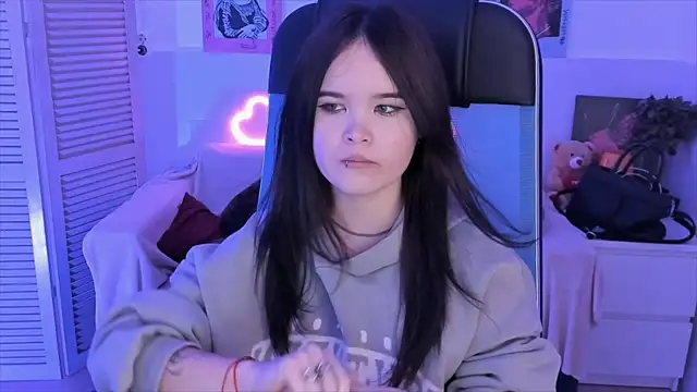 Elainebeness live cam screenshot females on TokenKeno — Tip, Play & Watch Live Cams