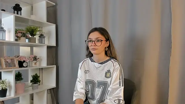 Live webcam thumbnail of EvitaChant from . Watch my show!