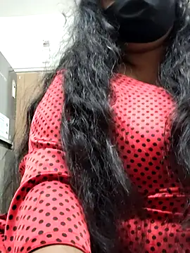 Webcam Model (zeepe19)  is live.Free join now!