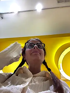 natakitten (F milf) - Bra off in public, shake tits