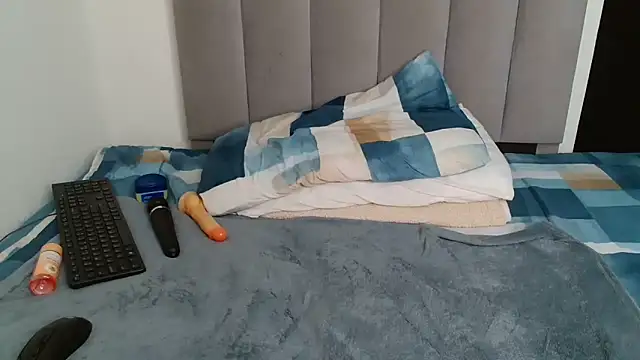 sex_bomb30 (F young) - oil big ass