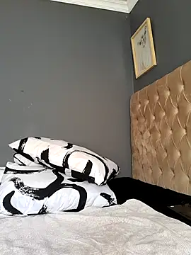 SWEETDOLLY29XX from StripChat is Freechat