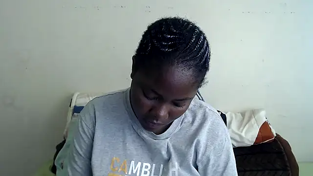 yolaqueen04 - Yolaqueen04's free webcam