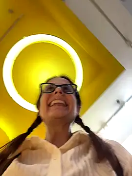 natakitten (F milf) - Panties off in public, rub clit