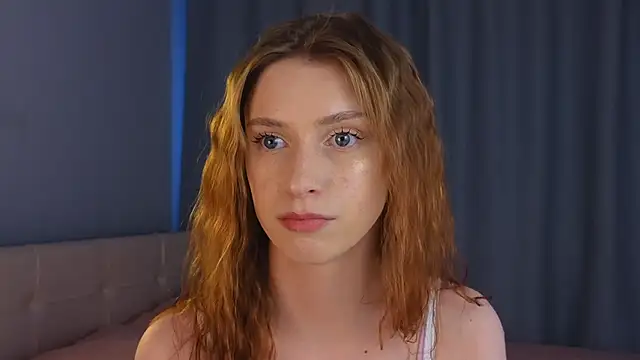 cuteloony (M twink) - Suck gently on a lollipop close to cam