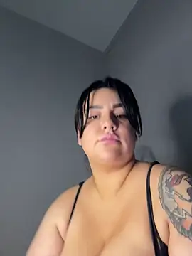 SwittieKendra live cam screenshot female on Ohstagram — Live Cams & Adult Streams