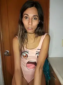 Webcam Model (Alicee10)  is live.Free join now!