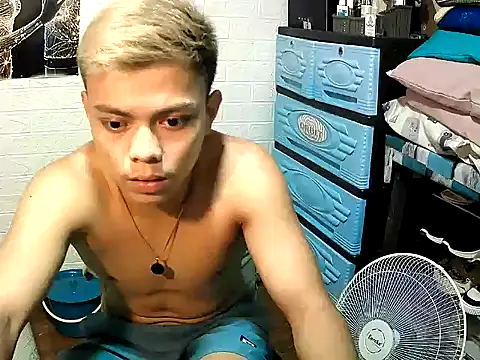 pinoy_goodfuckerx69 (M twink) - CUM IN PUBLIC 💦❤️