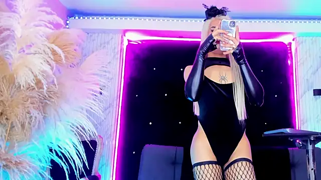 queens_wonders_blonders - Queens_Wonders_Blonders's free webcam - UK Sex Cams