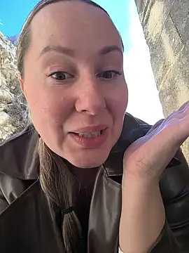 Mona_Plus Live Webcam on Stripchat