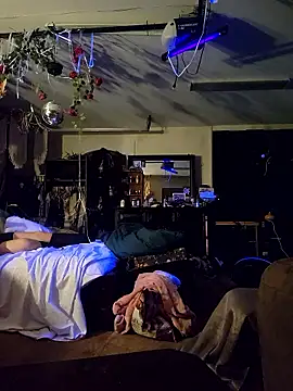 Hotredheadandtoungelasher