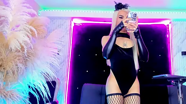 Queens_Wonders_Blonders