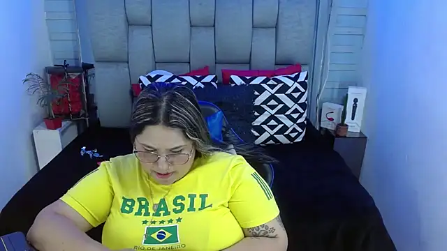 evelin_zaens - Evelin_zaens's free webcam - UK Sex Cams