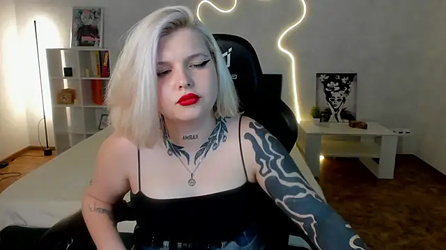 Live cam of shadow_purr from  | Watch me live!