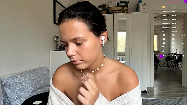  MaydaCornwall chat room