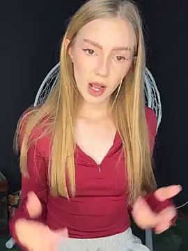 Webcam Model (MilaMoone)  is live.Free join now!