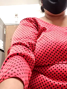 Webcam Model (zeepe19)  is live.Free join now!