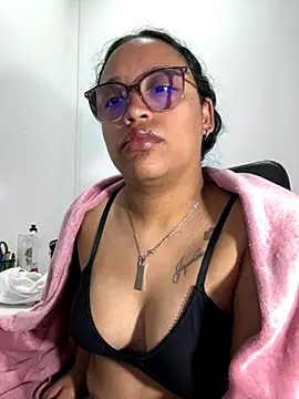 Webcam Model (angela_angels_)  is live.Free join now!